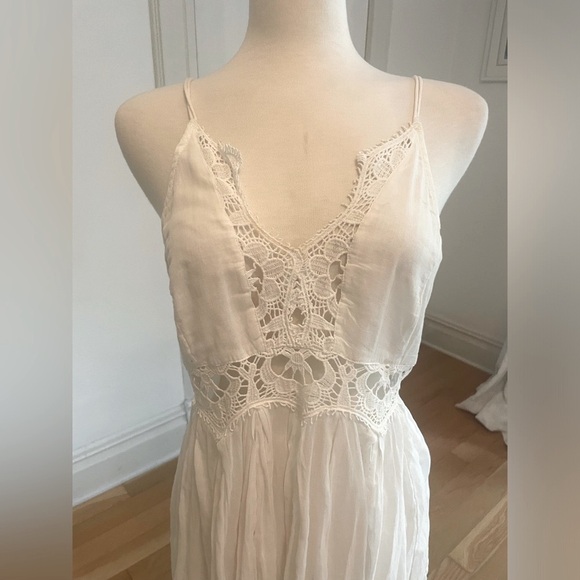 Gorgeous white sundress! Feel like a fairy in the floatiest summer dress! - Picture 6 of 9